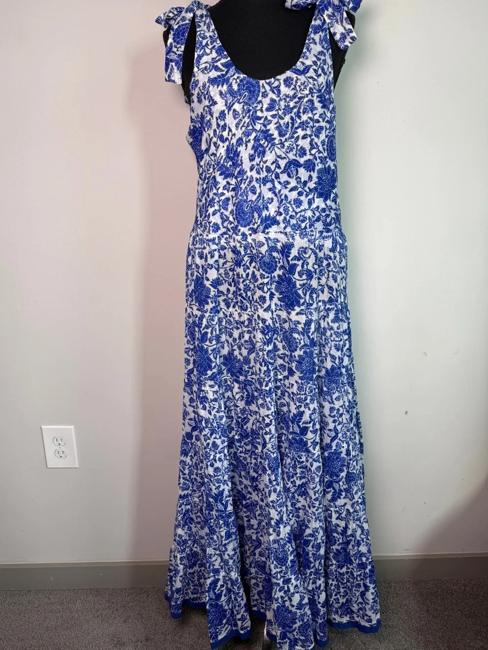 where to find junior bridesmaid dresses BABARONI Chiffon Taupe A-line Scoop Sleeveless Pleated Floor-length Button, Taupe / J4 Color:Nude Lilac or any special occasion Day Tops Black Swan Statement Off
